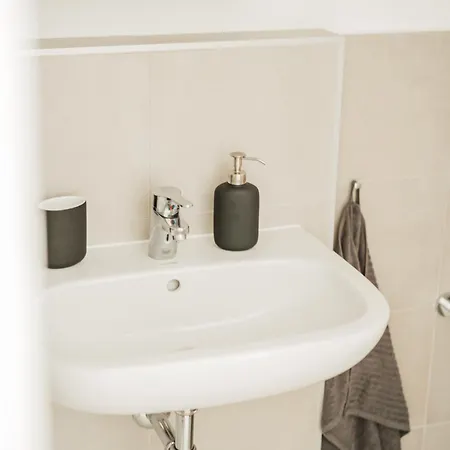 Suits דירה ווינר נוישטאדט