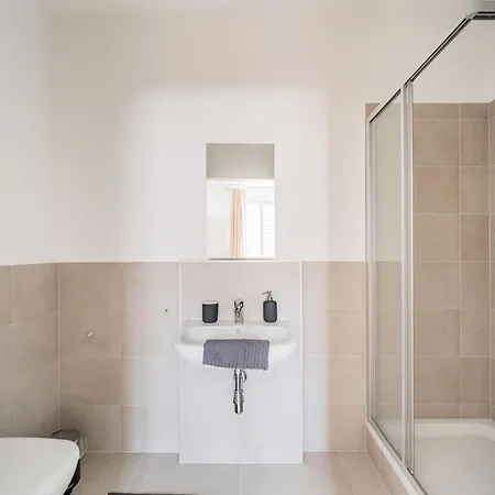 Suits דירה ווינר נוישטאדט